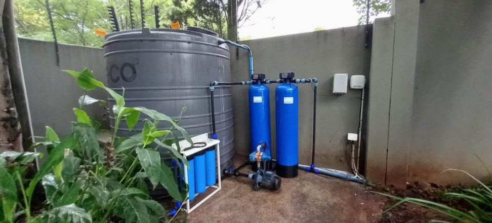 Borehole drilling rig in operation